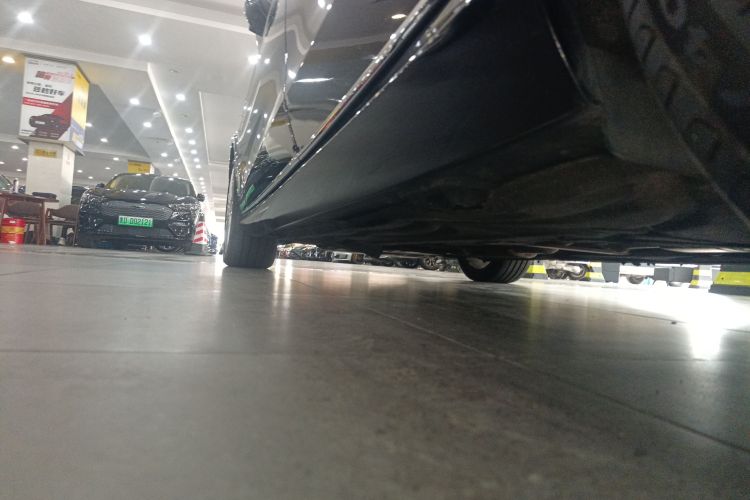 奔驰E级 2015款 E 200 L局部细节9002