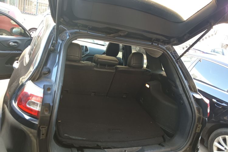 Jeep 自由光 2016款 2.4L 领先版机舱底盘23