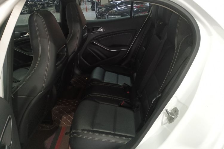 奔驰GLA 2015款 GLA 200 时尚型中控内饰21