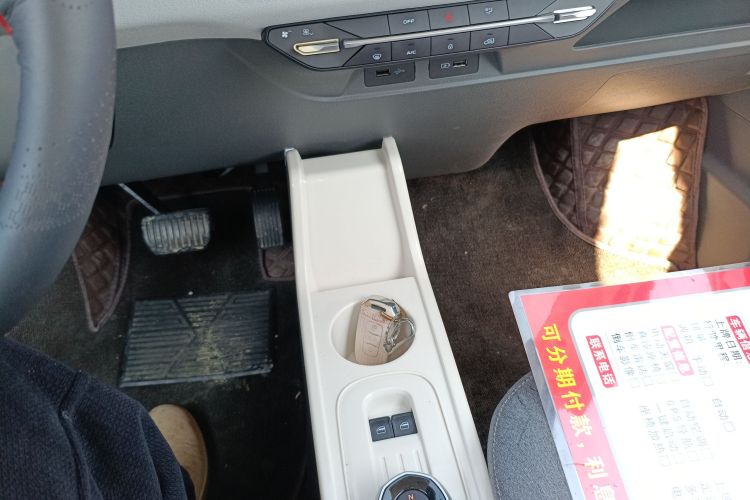 吉利银河 2023款 熊猫mini 200km 耐力熊中控内饰18