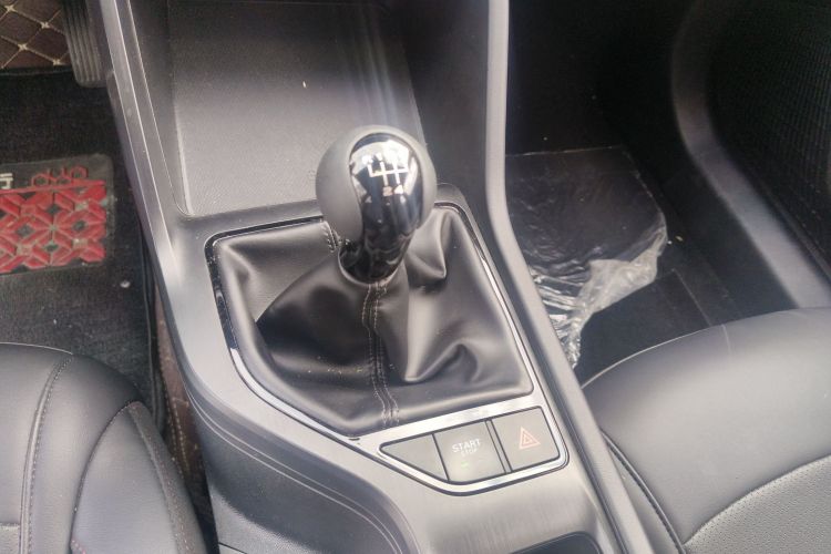 荣威i5 2023款 1.5L 手动优越版中控内饰18