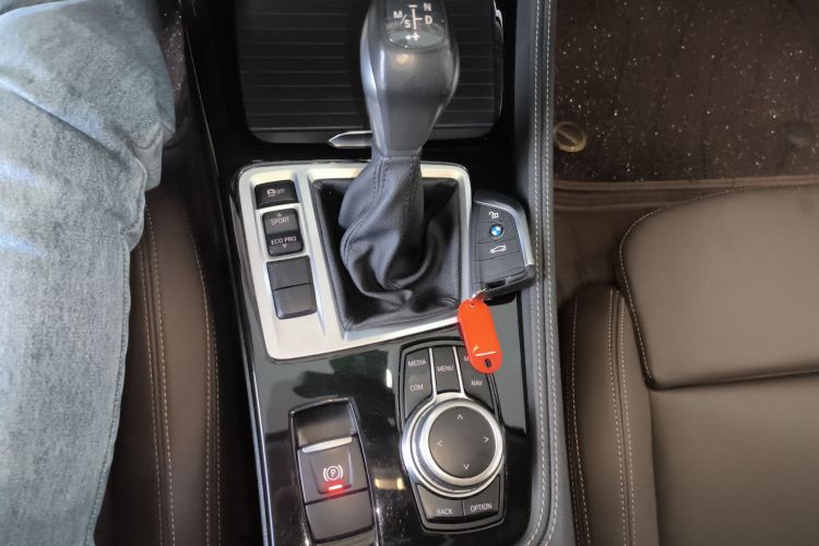 宝马1系 2019款 118i M运动套装中控内饰18