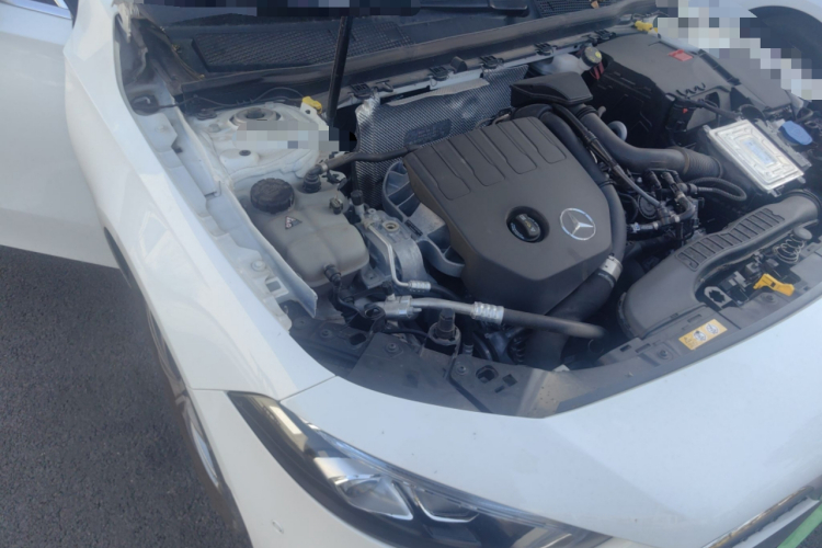 奔驰A级 2022款 改款 A 200 L 运动轿车时尚型局部细节9006