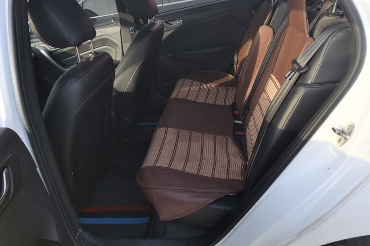 奇瑞 艾瑞泽5 2016款 1.5L CVT领锐版中控内饰21