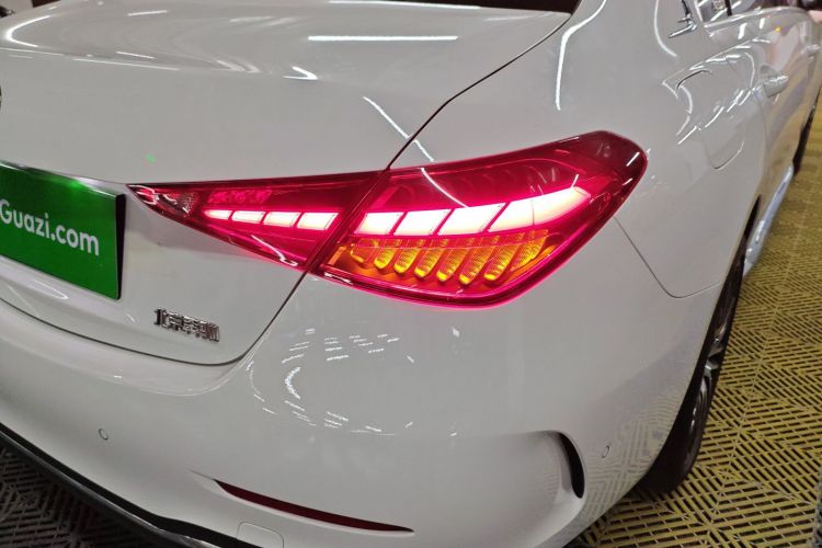 奔驰C级 2024款 改款二 C 260 L 运动版车身外观9