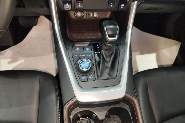 丰田 RAV4荣放 2020款 2.0L CVT四驱尊贵版局部细节18