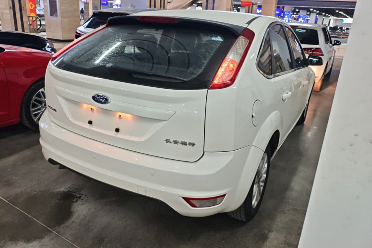 福特 福克斯 2013款 两厢经典 1.8L 手动百万纪念版车身外观7