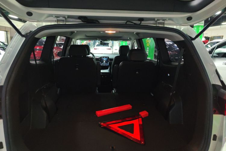 现代 库斯途 2021款 380TGDi 豪华版 DLX机舱底盘23