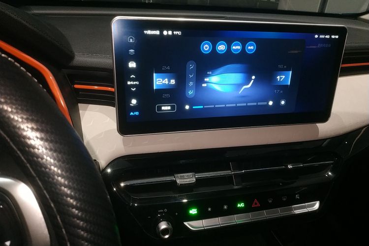 哈弗赤兔 2021款 激擎版 1.5T 黄金兔中控内饰16