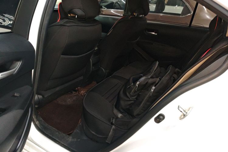 丰田 卡罗拉 2019款 1.2T S-CVT GL-i精英版中控内饰21