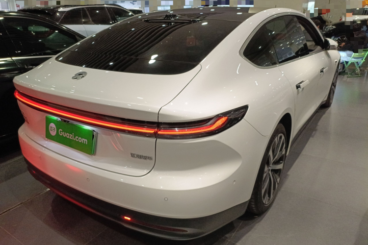 蔚来ET7 2024款 75kWh 行政版车身外观7