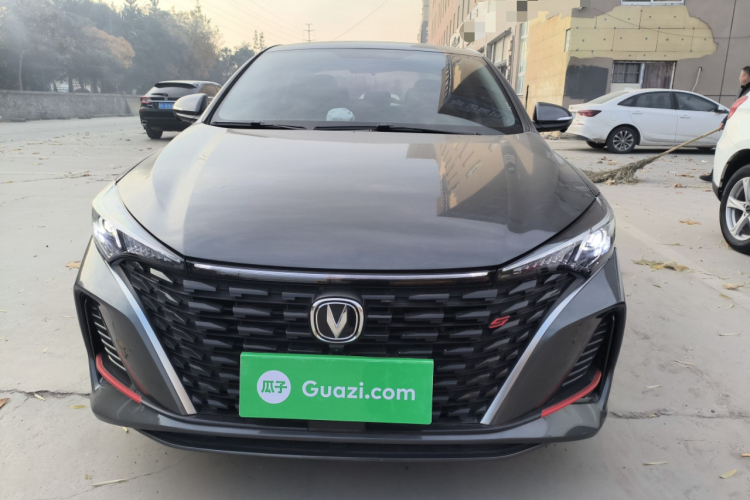 长安 逸动 2024款 PLUS 蓝鲸NE 1.4T GDI DCT高能版车身外观2