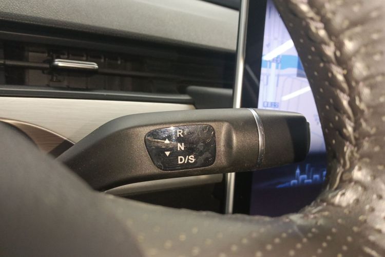 哪吒汽车 哪吒V 2021款 长续航娱乐版中控内饰18