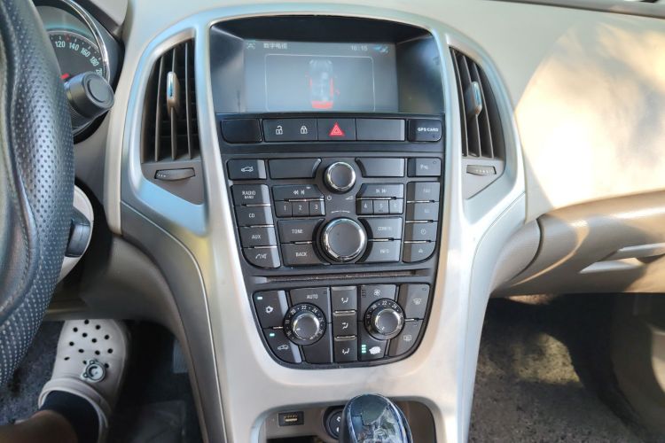 别克 英朗 2013款 GT 1.6L 自动时尚版中控内饰16