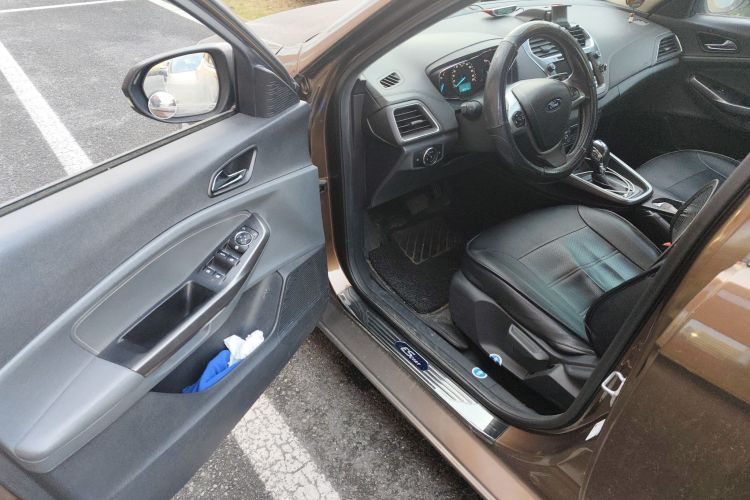 福特 福睿斯 2015款 1.5L 自动时尚型中控内饰20