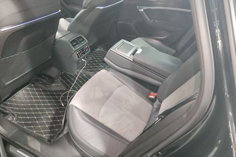 奥迪A6L 2023款 45 TFSI quattro 尊享动感型中控内饰21