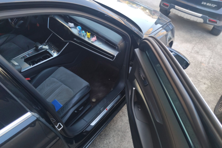 奥迪A6L 2020款 45 TFSI 臻选动感型局部细节9005