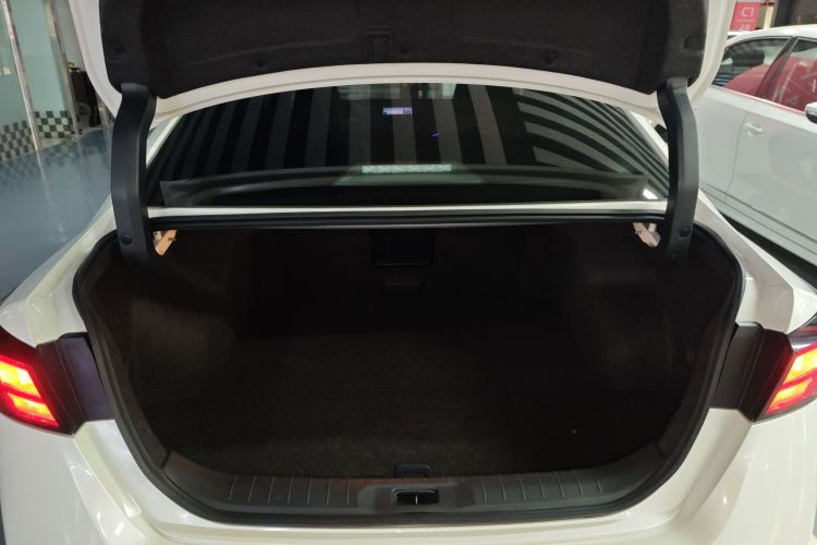 日产 天籁 2021款 2.0T XL Upper AD1 智享领航版机舱底盘23