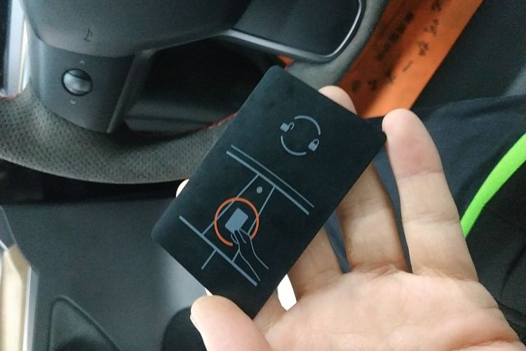 特斯拉 Model Y 2021款 长续航全轮驱动版中控内饰11