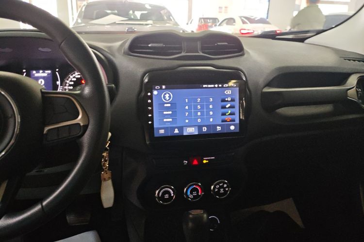 Jeep 自由侠 2017款 180T 自动高能版中控内饰16