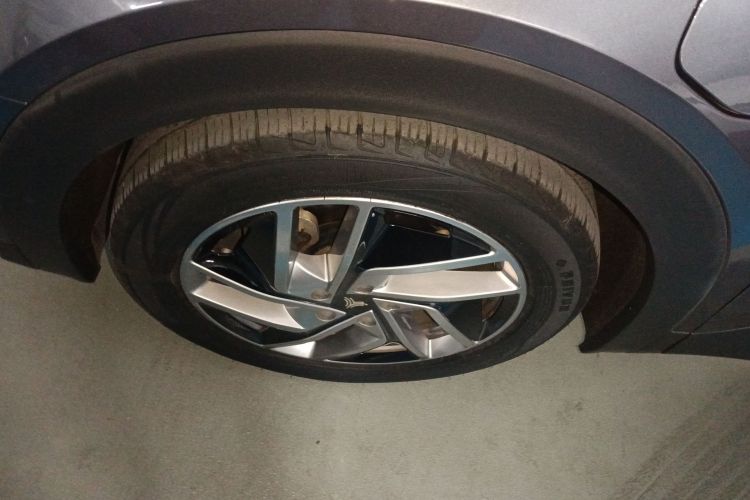 哪吒汽车 哪吒U 2021款 Pro 500 登月版车身外观6001