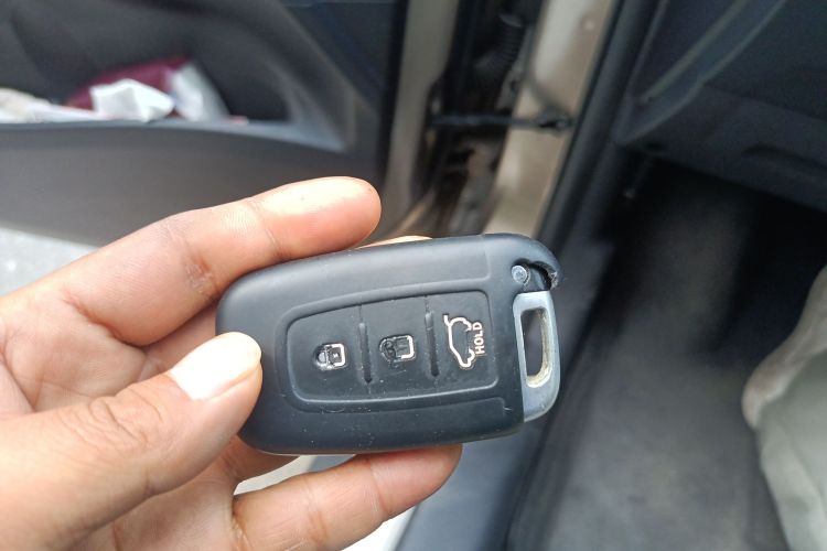 北京现代ix35 2010款 2.0L 自动四驱尊贵版GLS中控内饰7001