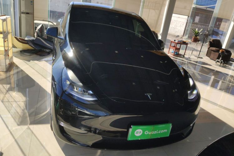 特斯拉 Model Y 2022款 改款 长续航全轮驱动版车身外观2