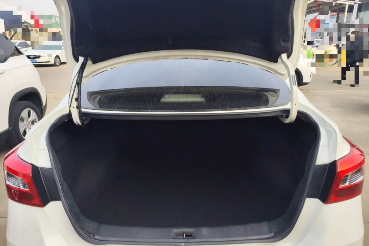 日产 轩逸 2021款 经典 1.6XE CVT舒适版机舱底盘23