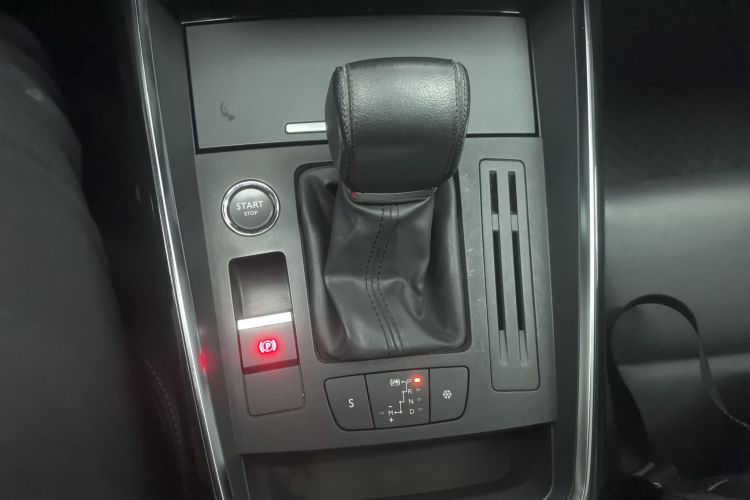 雪铁龙C5 2017款 350THP 自动豪华型中控内饰18