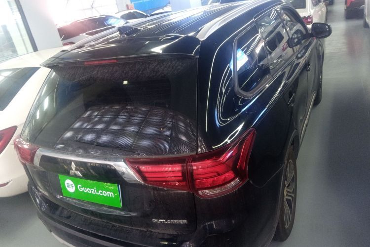 三菱 欧蓝德 2018款 2.0L 两驱荣耀版 5座车身外观6004