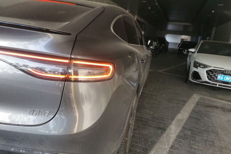 鸿蒙智行 智界R7 2025款 增程 251km Max车身外观9