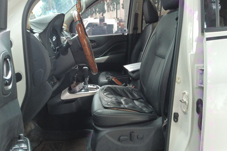 日产 途达 2020款 2.5L XV 4WD 自动四驱旗舰版中控内饰19