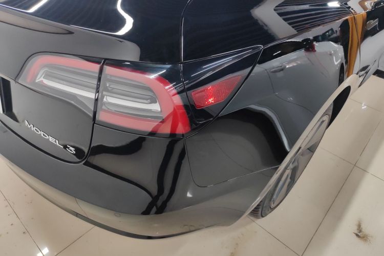 特斯拉 Model 3 2022款 后轮驱动版车身外观9