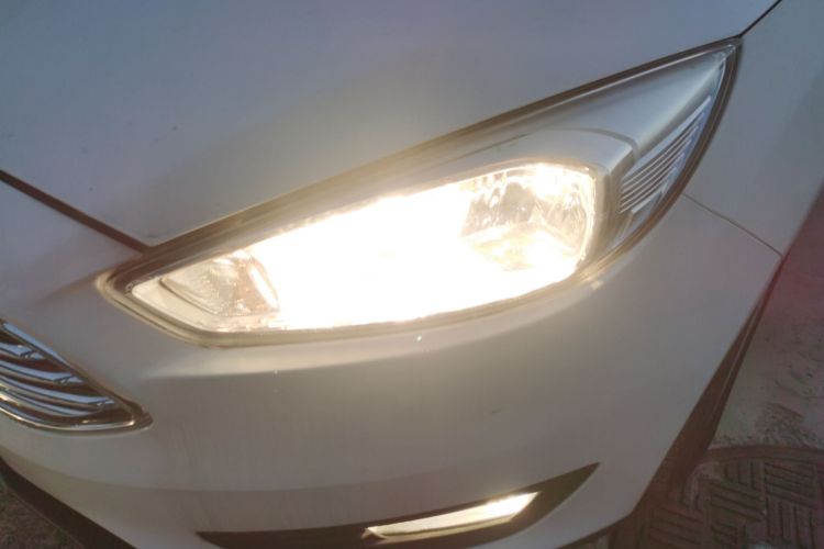 福特 福克斯 2017款 三厢 1.6L 自动舒适型智行版局部细节36