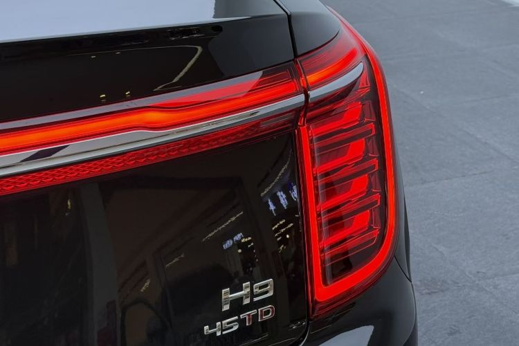 红旗H9 2023款 2.0T 智联旗享版车身外观9