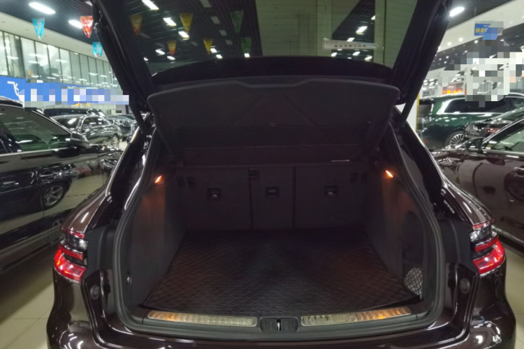 保时捷 2017款  Macan 2.0T机舱底盘23