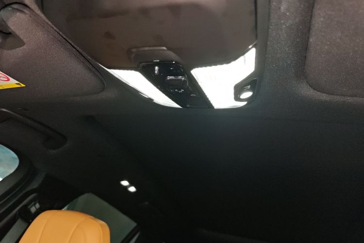 领克09 EM-P 2023款 2.0TD EM-P 远航版PM 七座中控内饰22