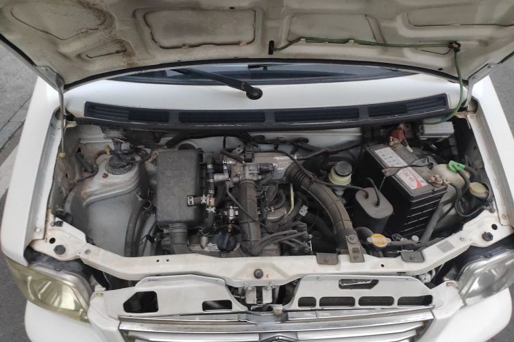 铃木 北斗星 2012款 创业版 1.0L 手动超越型机舱底盘24