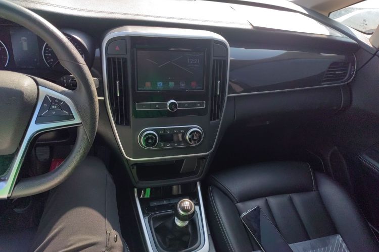 比亚迪 宋MAX 2017款 1.5T 手动智联豪华型 7座中控内饰16