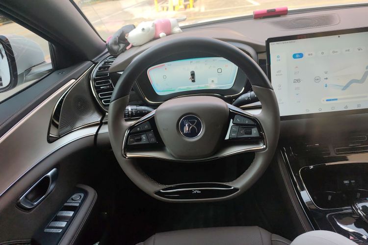 比亚迪 汉 2023款 DM-i 冠军版 121KM 尊荣型中控内饰13