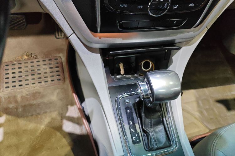 吉利汽车 帝豪 2014款 三厢 1.5L CVT精英型局部细节18