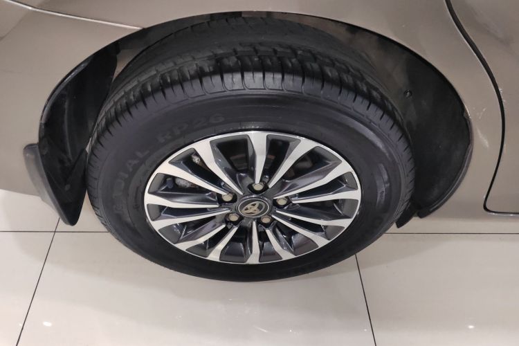 丰田 卡罗拉 2017款 改款 1.2T S-CVT GL车身外观6008