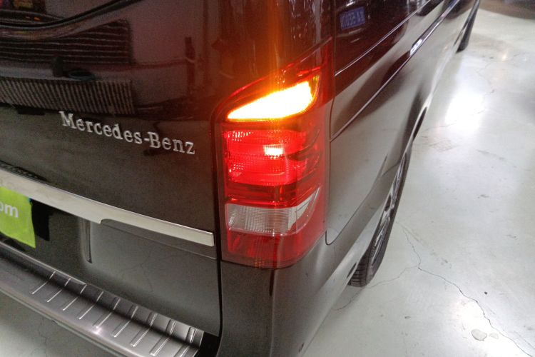 奔驰 威霆 2016款 2.0T 精英版车身外观9