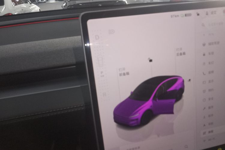 特斯拉 Model Y 2025款 后轮驱动版中控内饰18