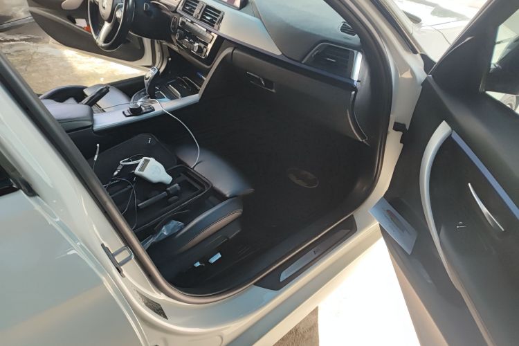 宝马3系 2019款 320i M运动套装局部细节9005