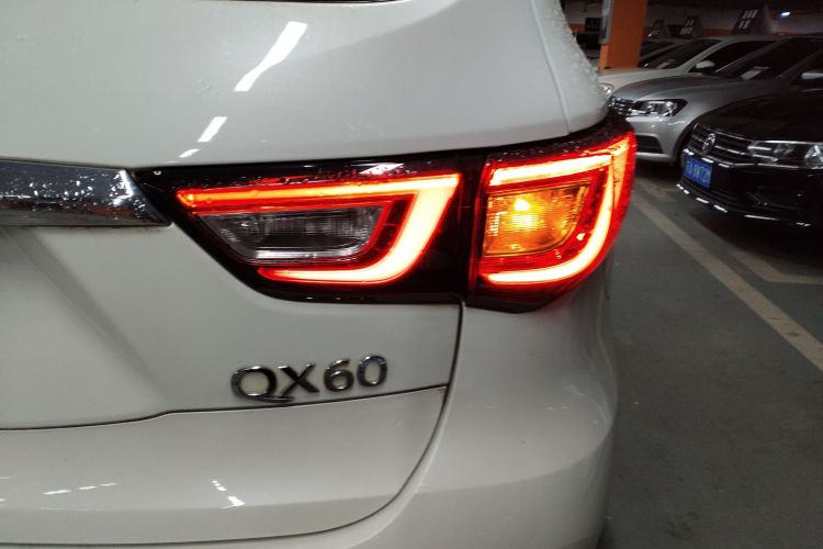 英菲尼迪QX60(进口) 2016款 2.5 S/C Hybrid 两驱卓越版 国V车身外观9
