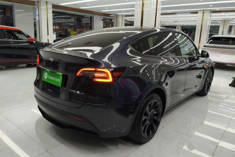 特斯拉 Model Y 2024款 后轮驱动版车身外观7