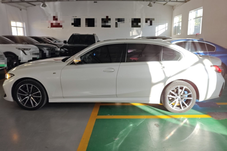 宝马3系 2023款 320Li M运动套装车身外观4