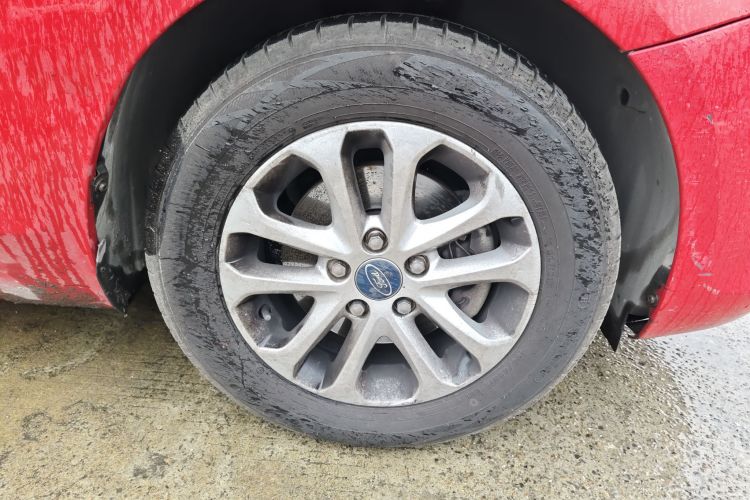 福特 福克斯 2013款 两厢经典 1.8L 自动基本型车身外观10