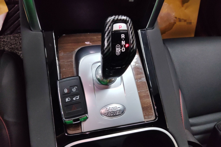 路虎 发现运动版 2020款 249PS R-Dynamic 性能版局部细节18